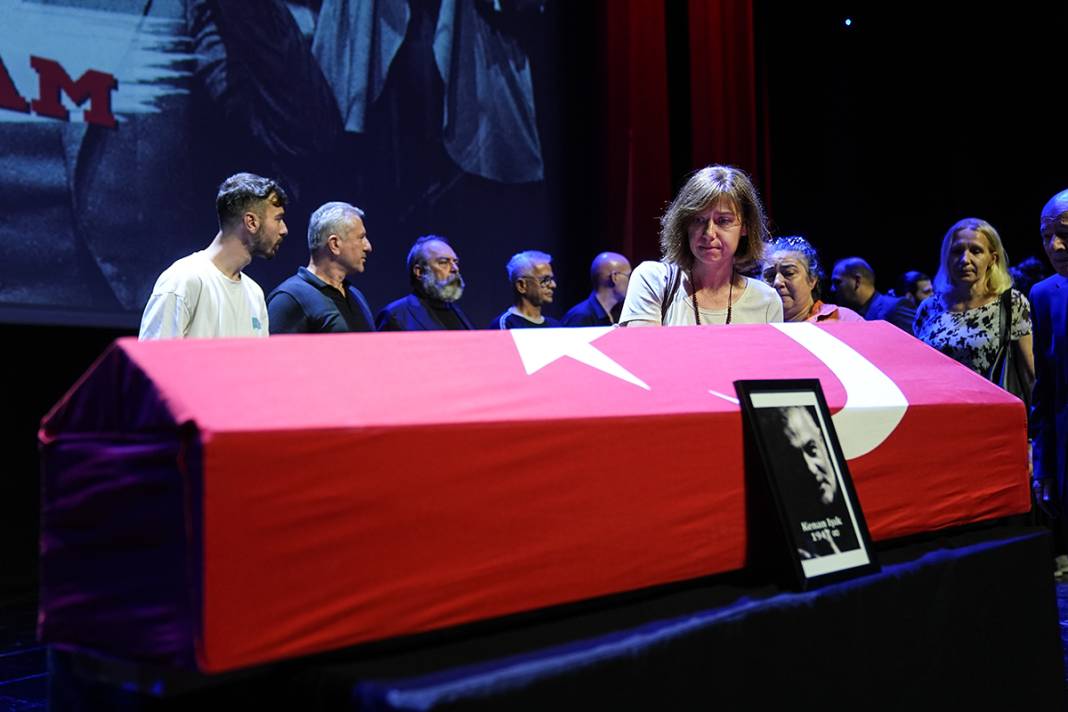 Usta sanatçı Kenan Işık'a son görev... "Yokluğu bizler için büyük bir kayıp" 7